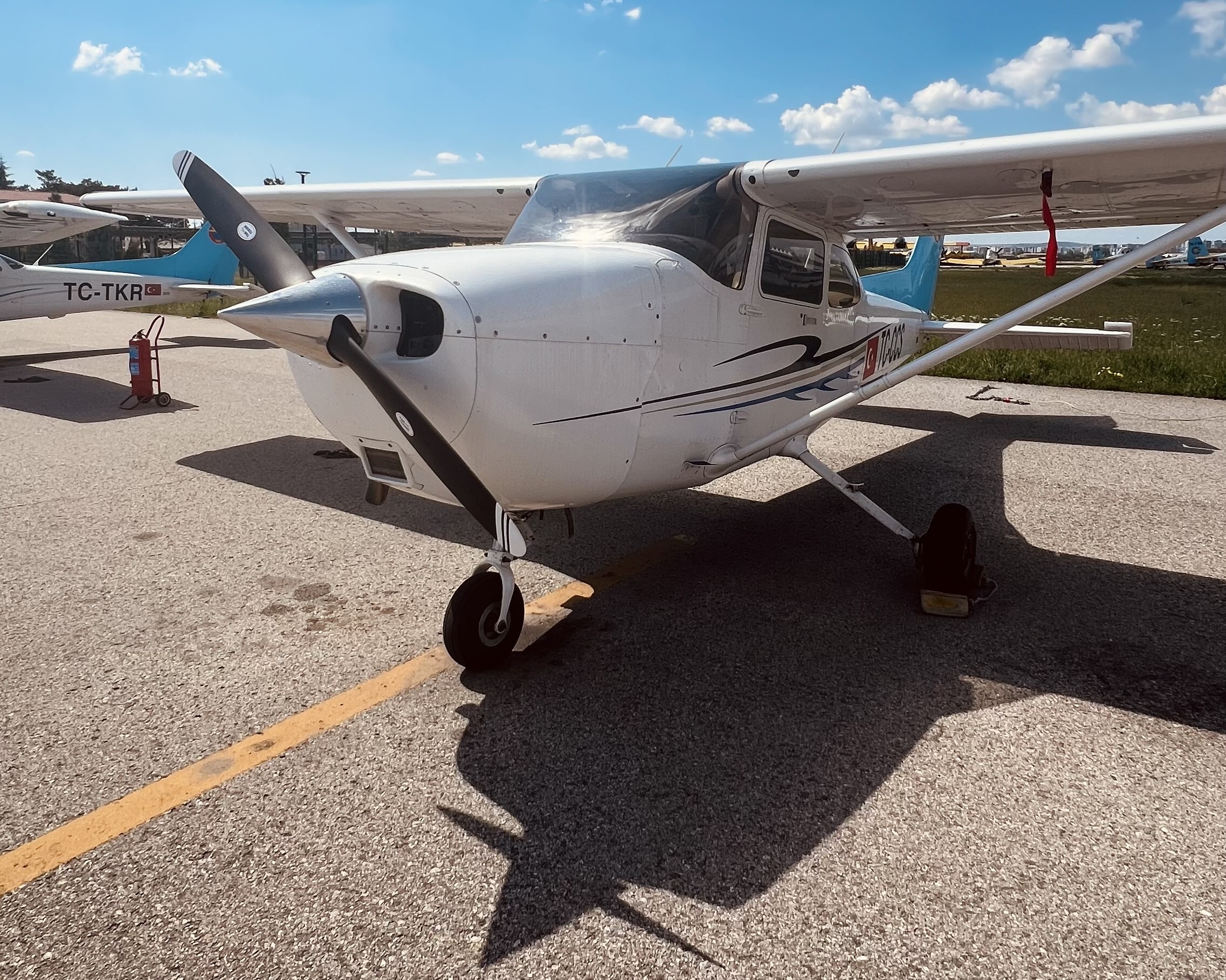 Apronda eğitim uçağı